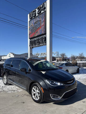 2017 Chrysler Pacifica Touring-L