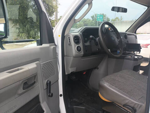 2017 Ford E-Series E-350 SD