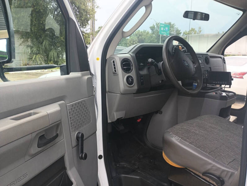 2017 Ford E-Series E-350 SD