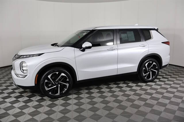 2023 Mitsubishi Outlander SE