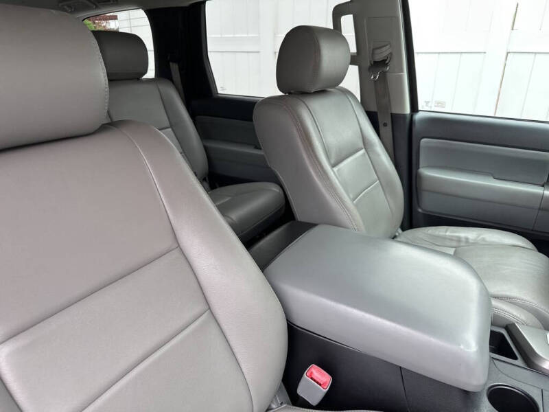 2016 Toyota Sequoia SR5