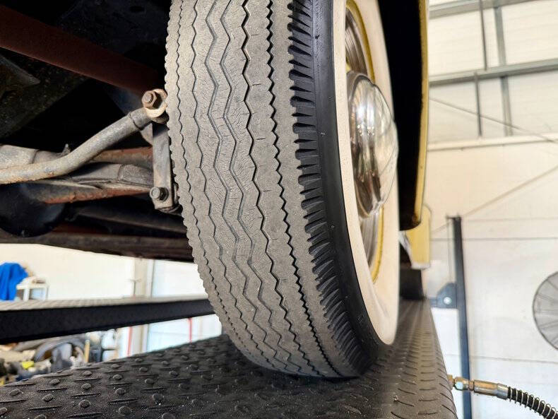 1948 Ford Super Deluxe