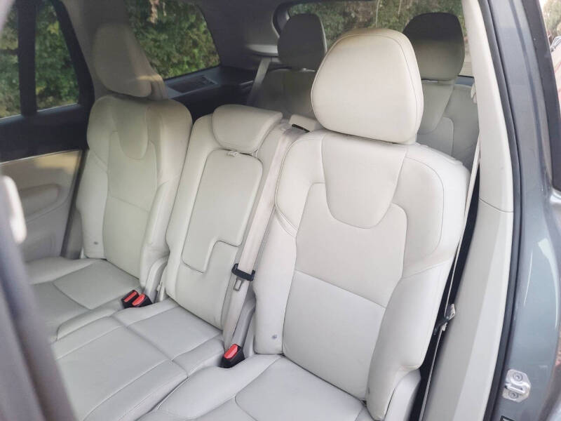 2017 Volvo XC90 T6 Momentum