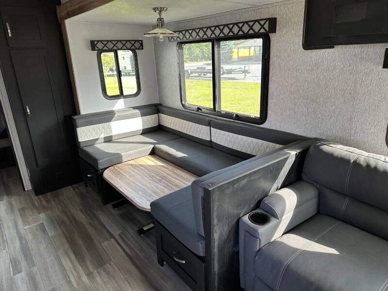 2022 Coachmen RV Freedom Express