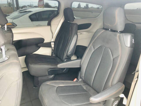 2017 Chrysler Pacifica Touring