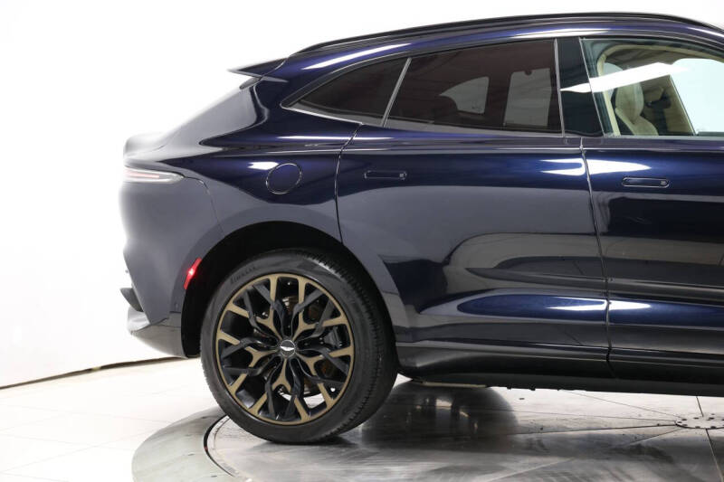 2021 Aston Martin DBX