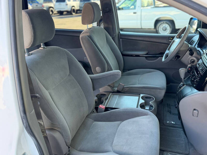 2005 Toyota Sienna LE 7 Passenger