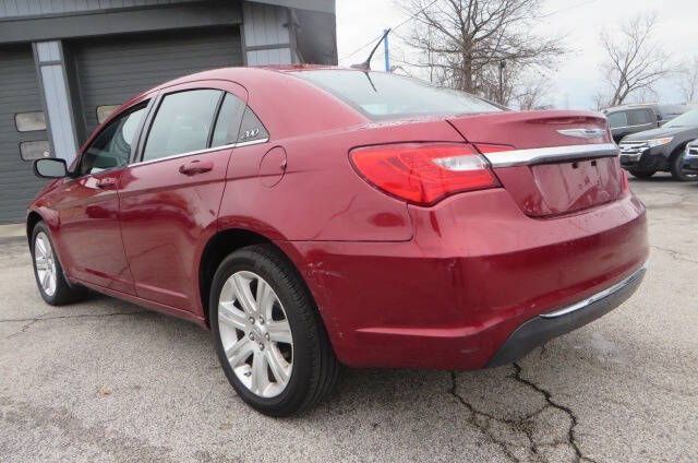 2013 Chrysler 200 Touring photo 27