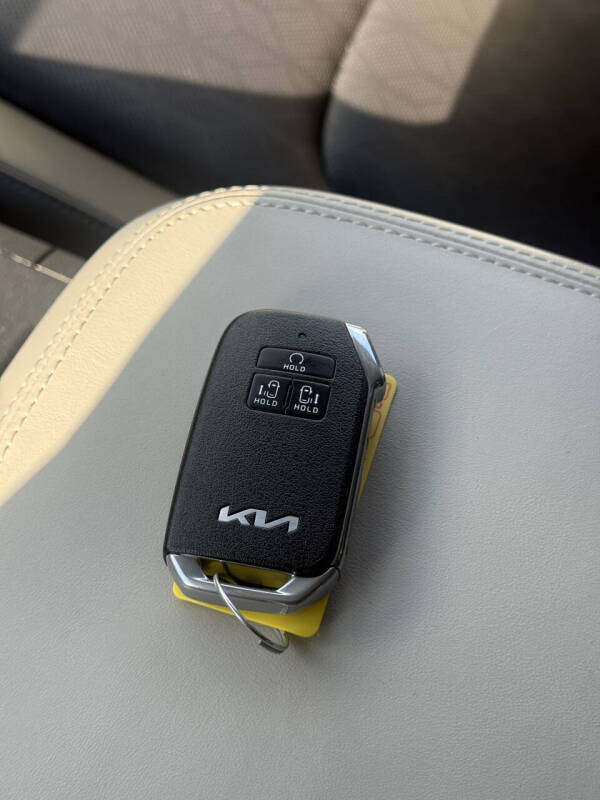 2023 Kia Carnival LX