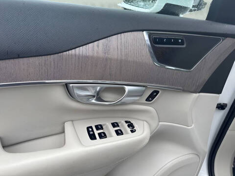 2023 Volvo XC90 B5 Plus Bright Theme