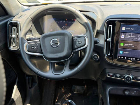 2025 Volvo XC40 B5 Plus Bright Theme