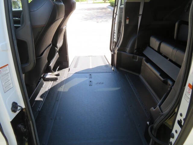 2023 Toyota Sienna XSE 7-Passenger