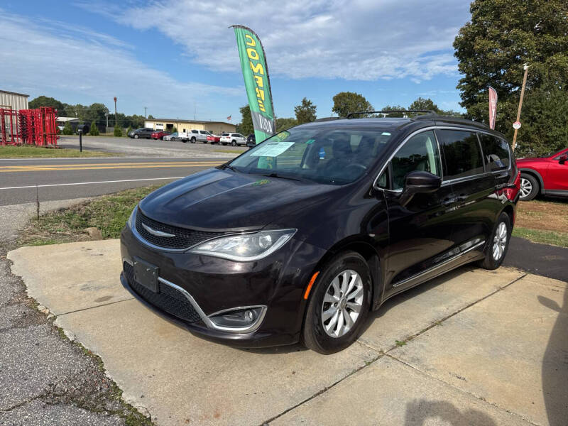 2017 Chrysler Pacifica Touring-L