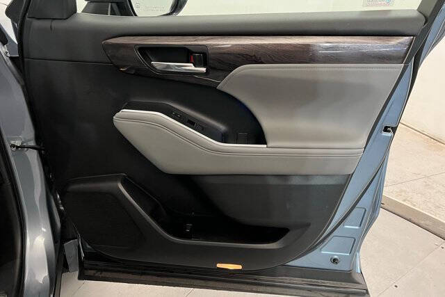 2022 Toyota Highlander Platinum