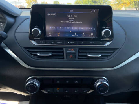 2022 Nissan Altima 2.5 SR