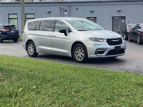 2024 Chrysler Pacifica Touring L