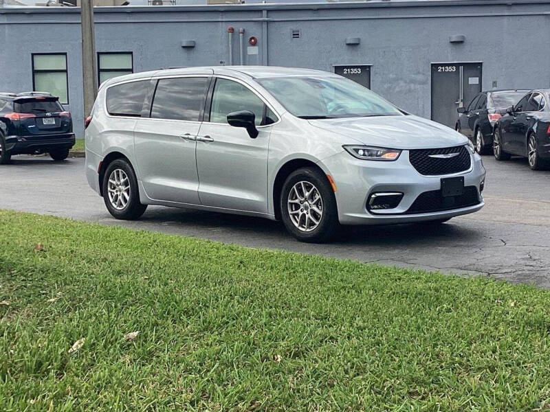 2024 Chrysler Pacifica Touring L