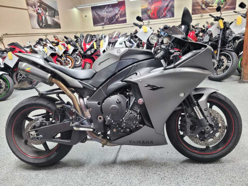 Buy used 2025 yamaha r1