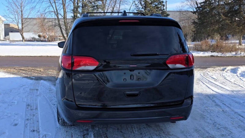 2020 Chrysler Pacifica Hybrid Limited Red S