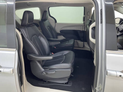 2024 Chrysler Pacifica Plug-In Hybrid Select