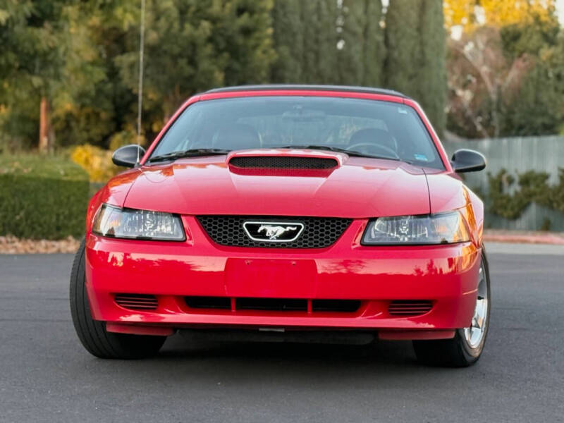 2004 Ford Mustang Deluxe
