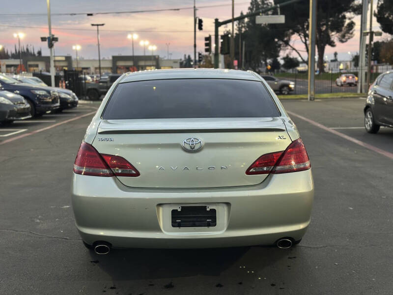 2008 Toyota Avalon XL