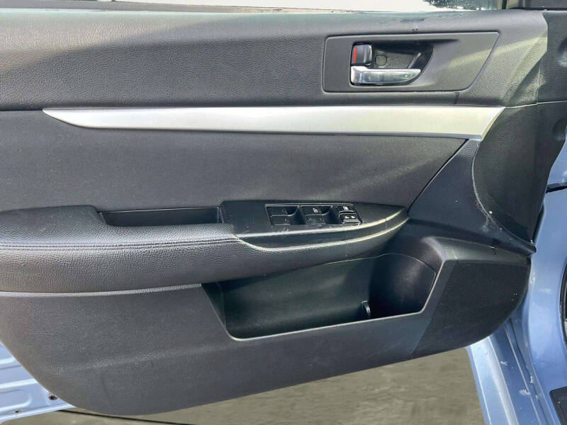 2010 Subaru Legacy 2.5i Premium