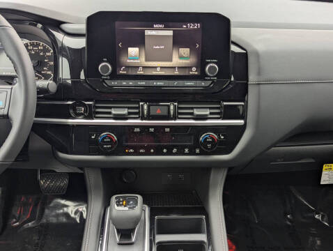 2025 Nissan Pathfinder SV