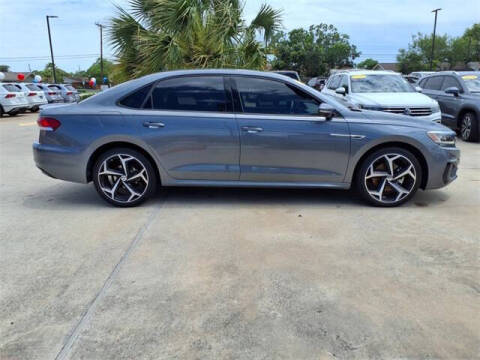 2022 Volkswagen Passat R-Line