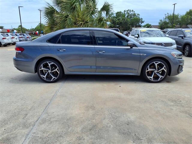 2022 Volkswagen Passat R-Line