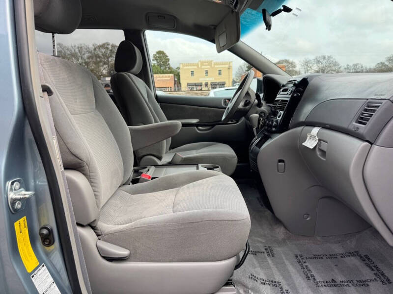 2005 Toyota Sienna LE 7 Passenger