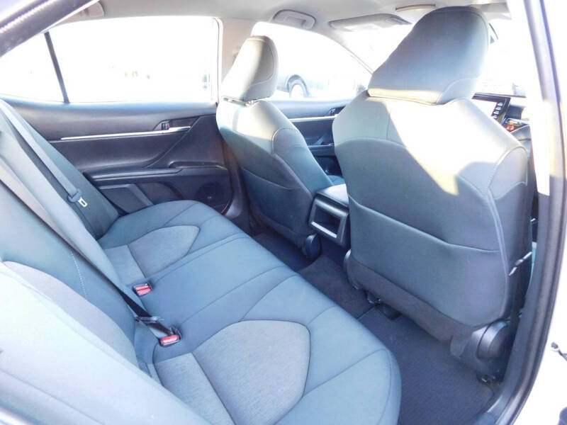 2022 Toyota Camry Hybrid LE