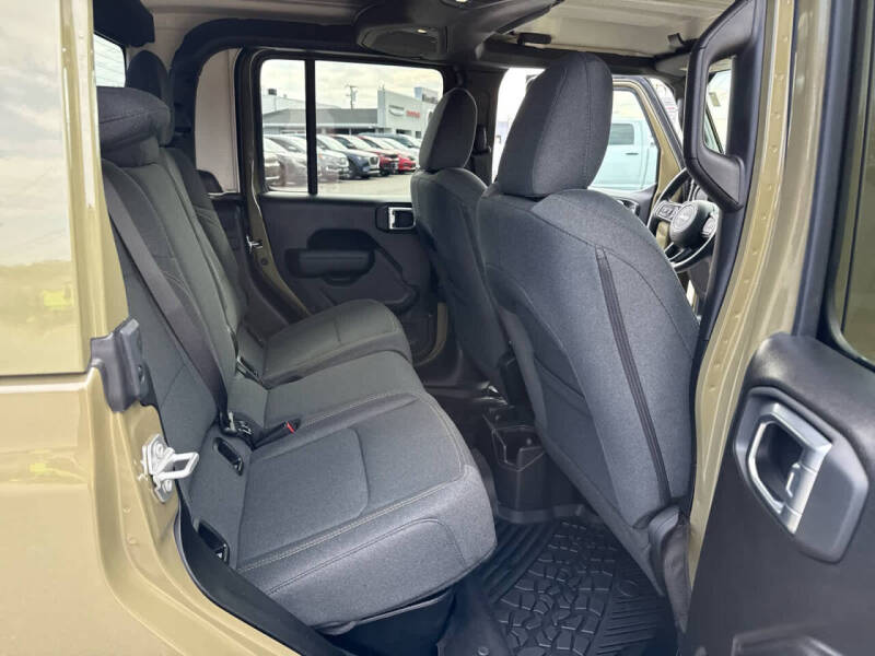 2025 Jeep Gladiator NightHawk