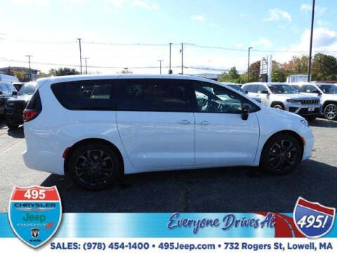 2026 Chrysler Pacifica Select