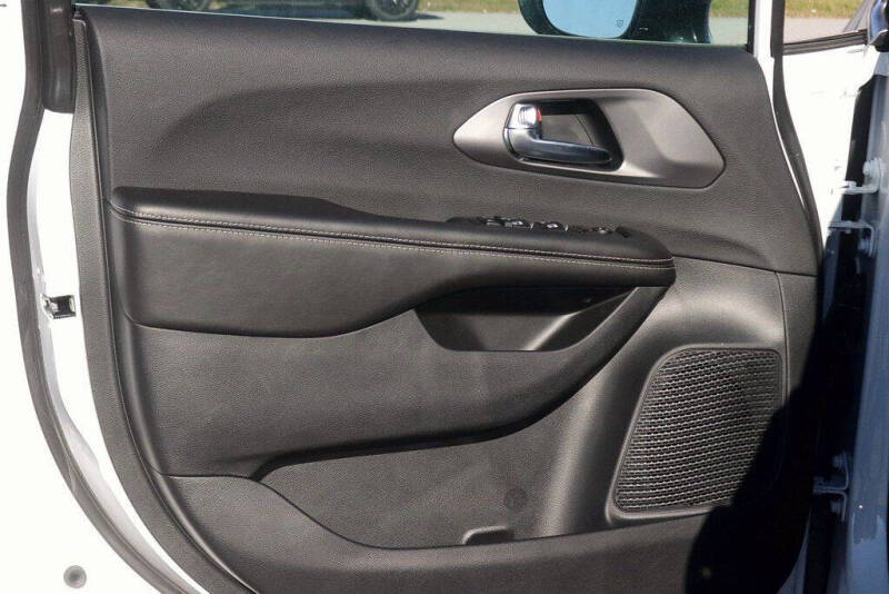 2026 Chrysler Voyager LX