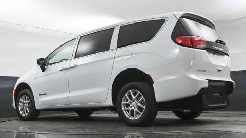 2025 Chrysler Voyager LX