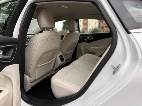 2015 Chrysler 200 C