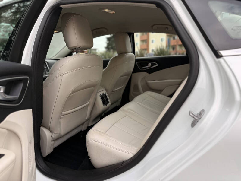2015 Chrysler 200 C