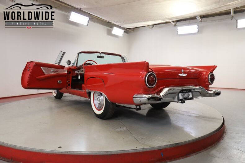 1957 Ford Thunderbird