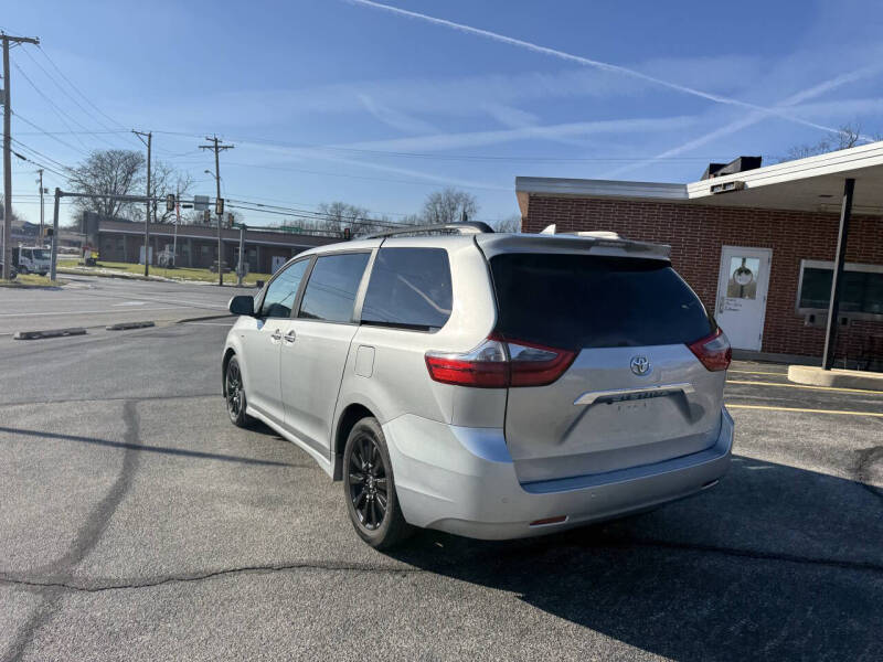 2020 Toyota Sienna XLE Premium 7-Passenger