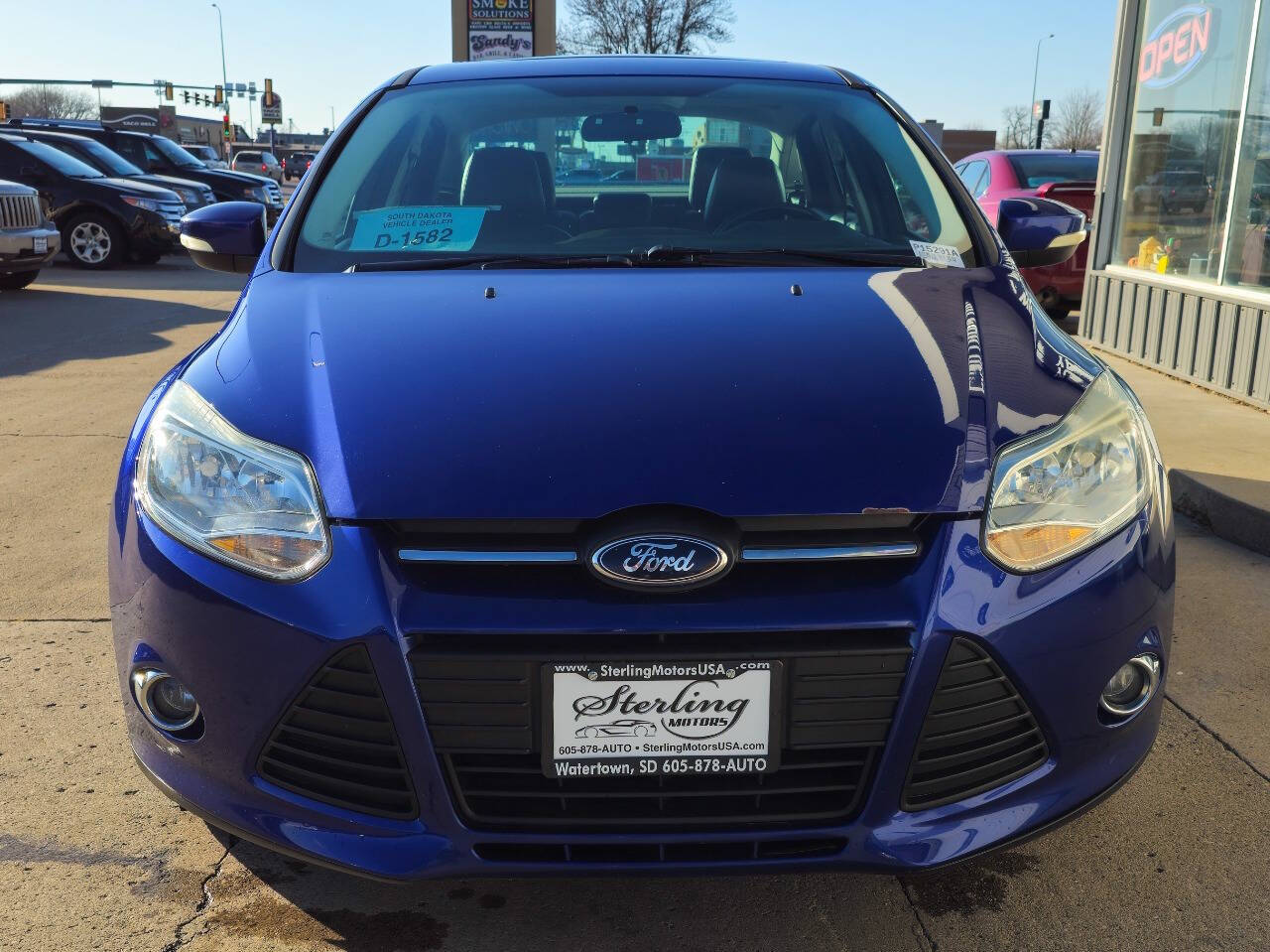 2013 Ford Focus SE 4dr Sedan - Blue exterior view 3