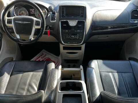 2016 Chrysler Town and Country Touring