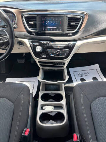 2021 Chrysler Voyager LX