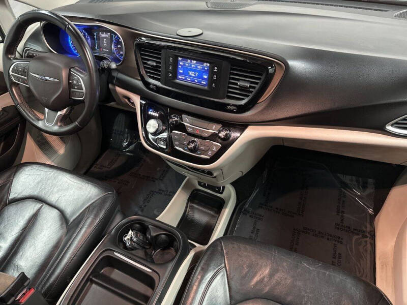 2017 Chrysler Pacifica Touring-L
