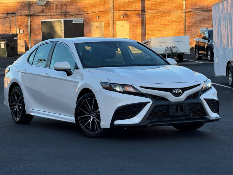 2021 Toyota Camry SE photo 3