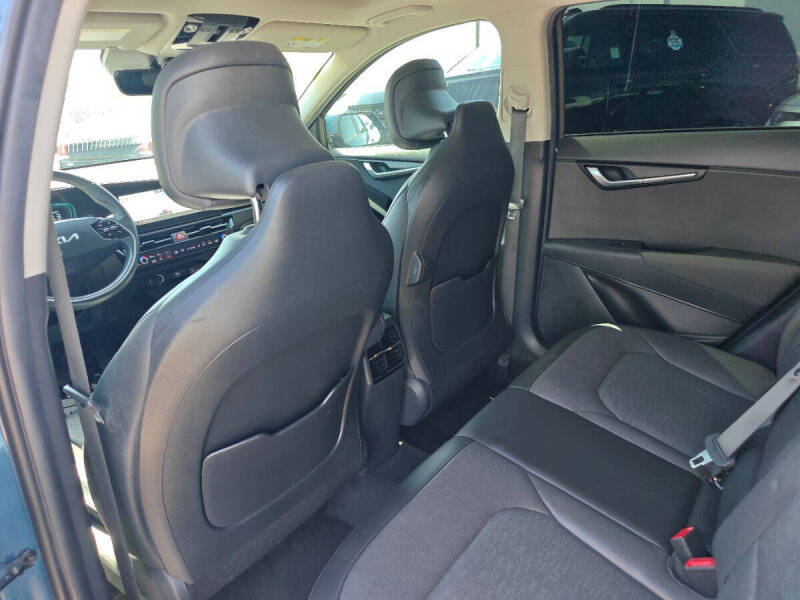 2023 Kia Niro SX