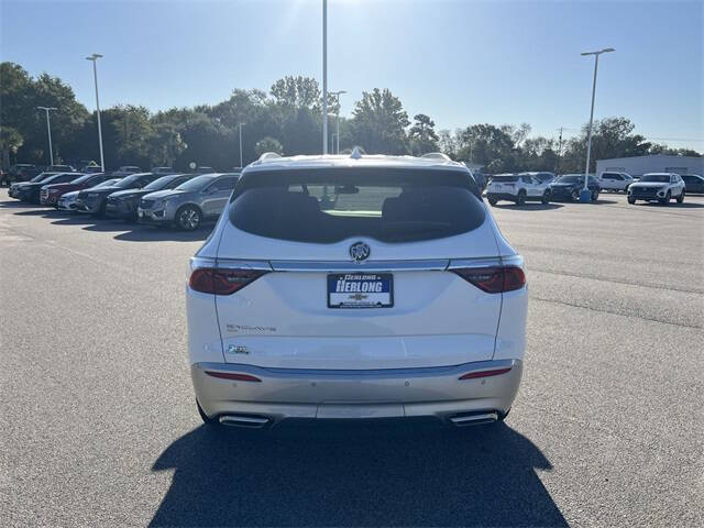 2022 Buick Enclave Essence