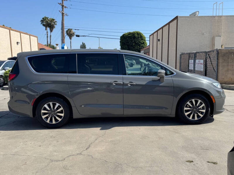 2022 Chrysler Pacifica Hybrid Touring L