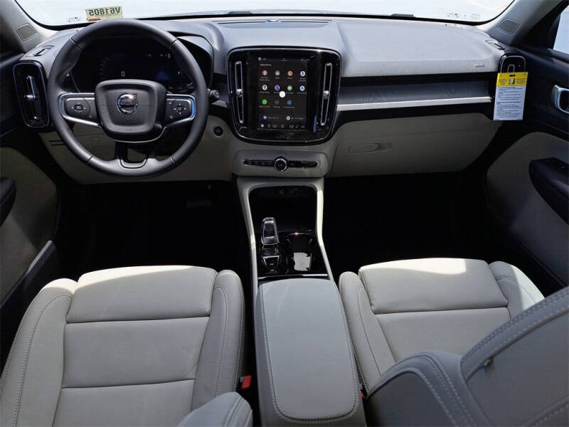 2026 Volvo XC40 B5 Plus