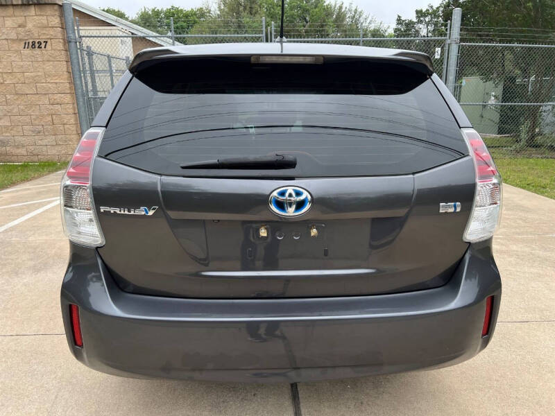 2015 Toyota Prius v Five